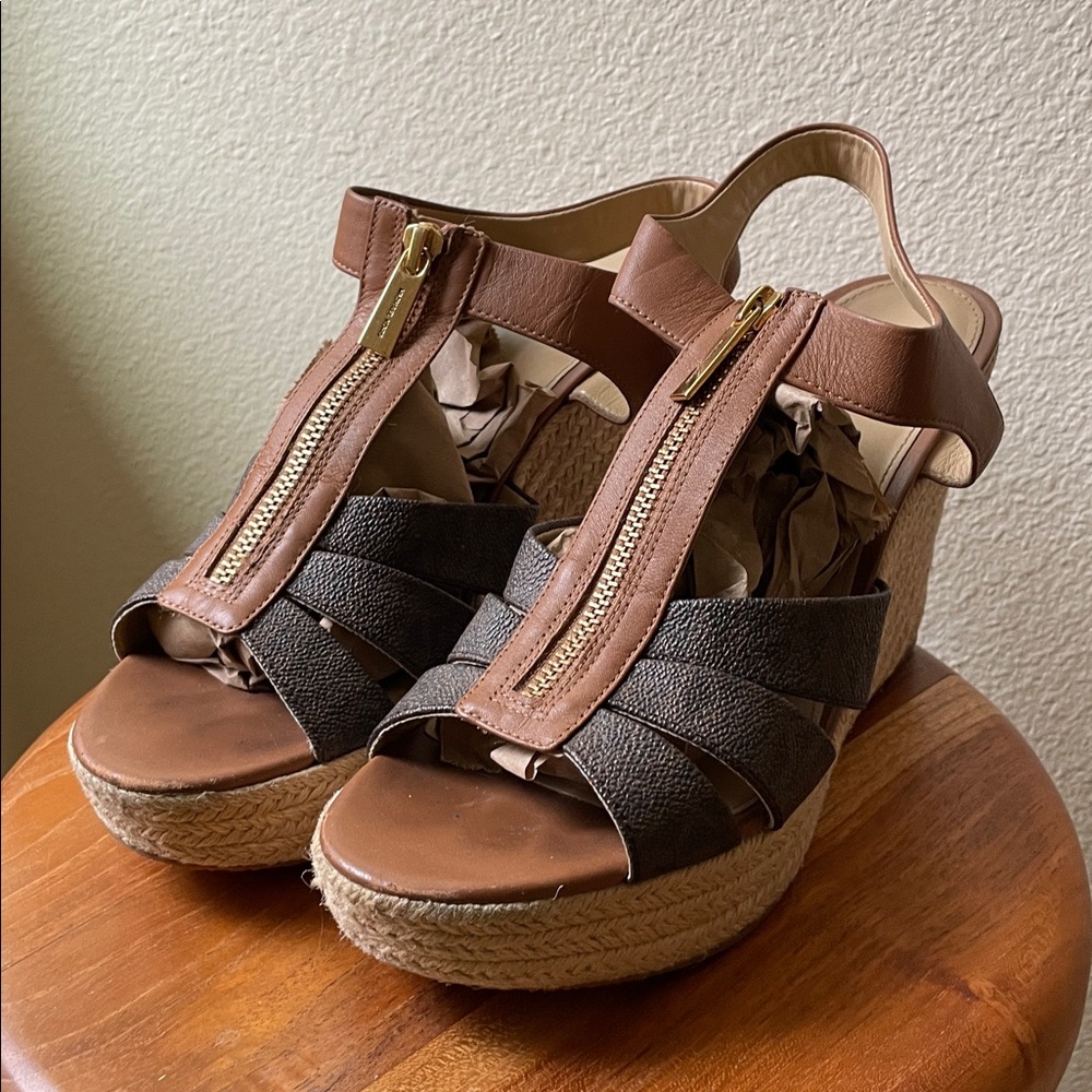 Michael Kors Logo Wedge Sandals • Brown/Tan • Size 8.5M • NWT